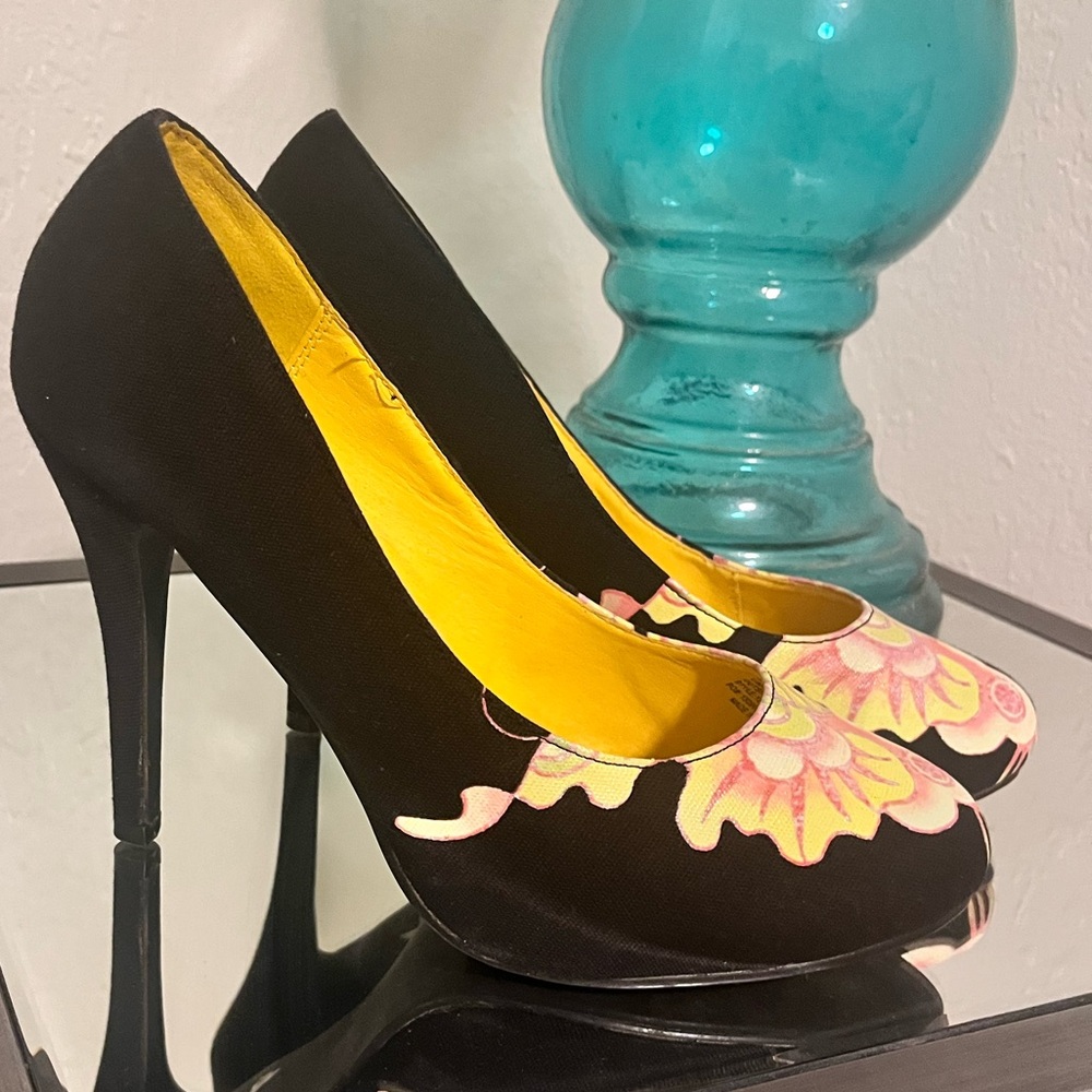 Ed Hardy Black/Floral Stiletto Pumps